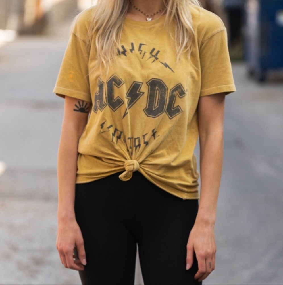 AC DC High Voltage Glitter in the LetteringVintage Look Yellow Men's Size M